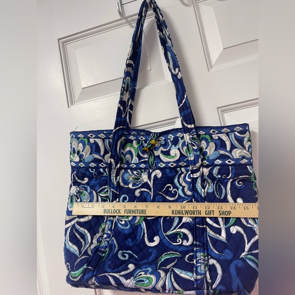 Excellent used condition large Vera Bradley tote with dark blue paisley print - Picture 4 of 8
